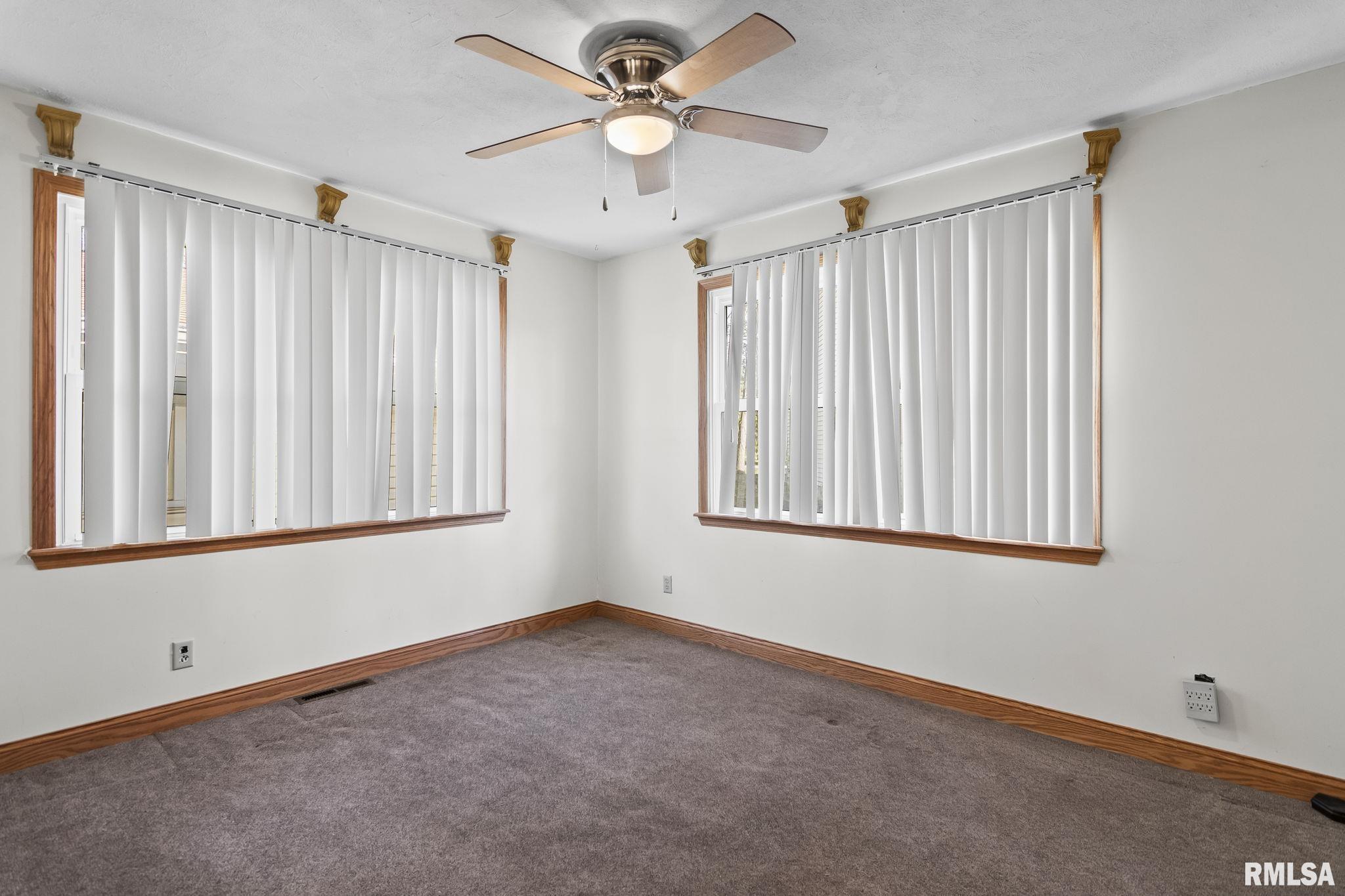 15959 North Lake Road Girard, IL 62640 - Photo 18 of 44