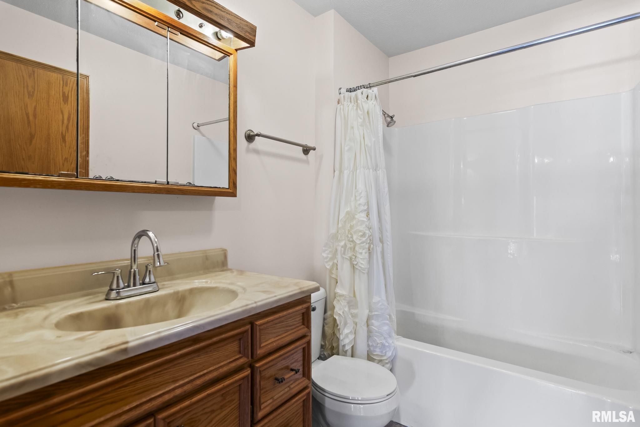15959 North Lake Road Girard, IL 62640 - Photo 19 of 44
