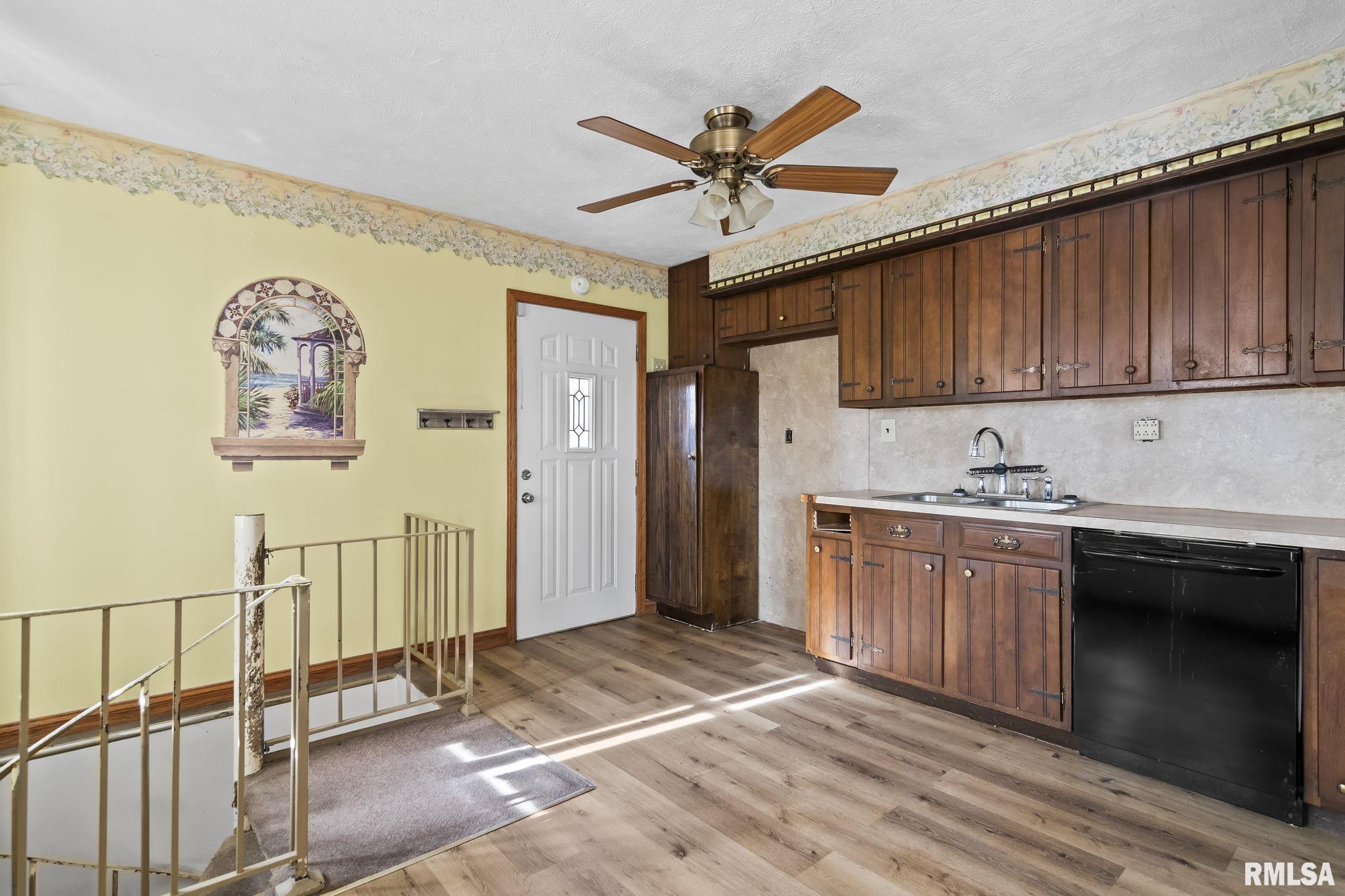 15959 North Lake Road Girard, IL 62640 - Photo 3 of 44