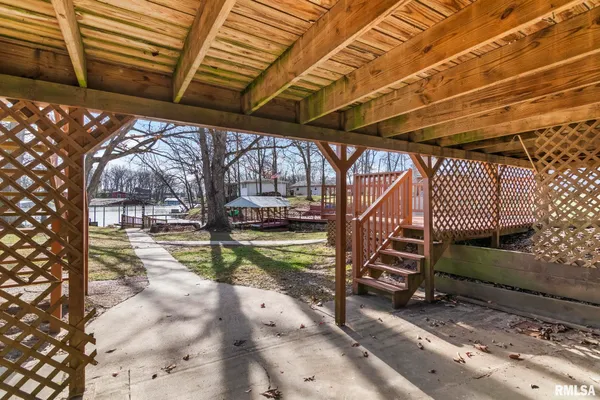 $189,900 | 15959 North Lake Road, Girard, IL 62640