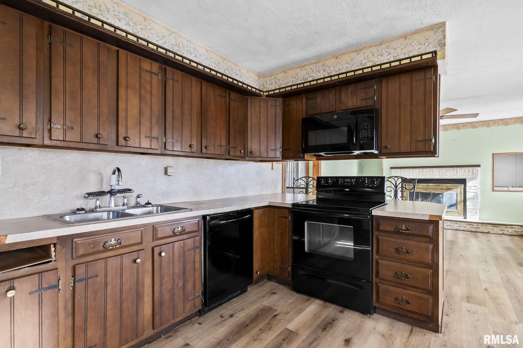 15959 North Lake Road Girard, IL 62640 - Photo 5 of 44