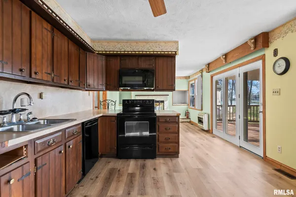 $189,900 | 15959 North Lake Road, Girard, IL 62640