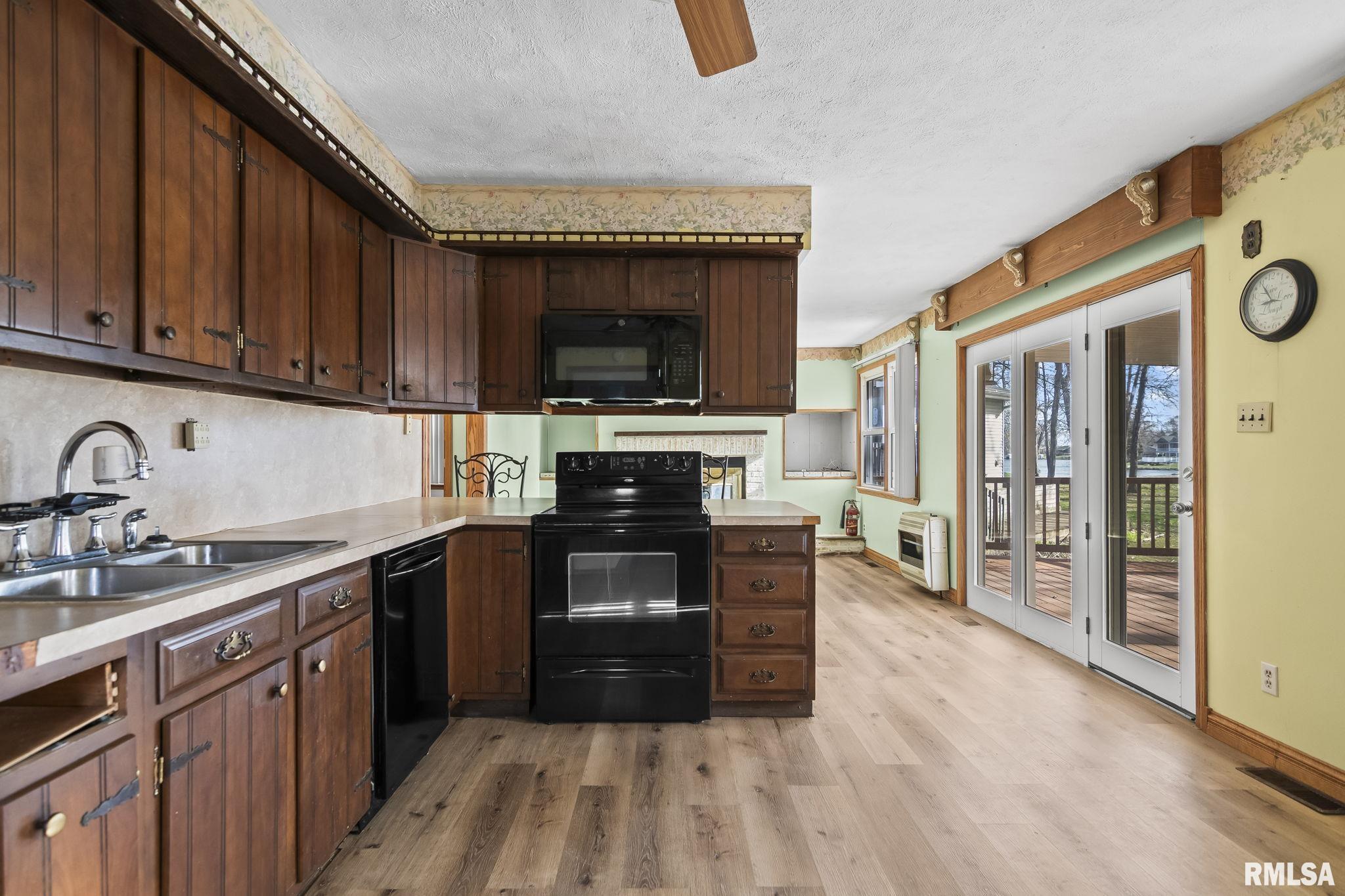 15959 North Lake Road Girard, IL 62640 - Photo 6 of 44