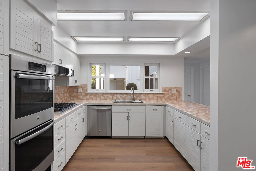 459 21st Place Santa Monica, CA 90402 - Photo 13 of 42