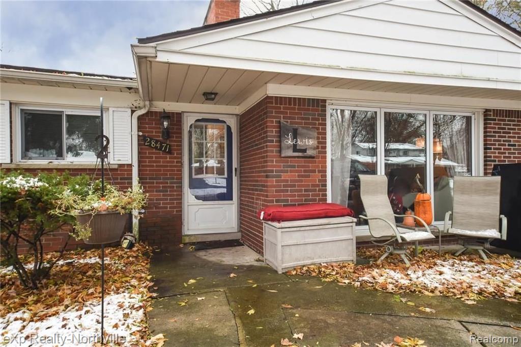 28471 Thorny Brae Road Farmington Hills, MI 48331 - Photo 22 of 27