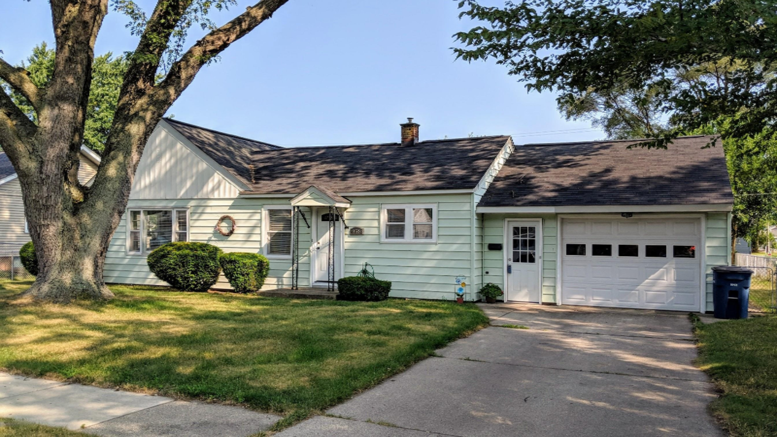 958 Post Road Muskegon, MI 49441 - Photo 2 of 24 IMG_20180813_104305