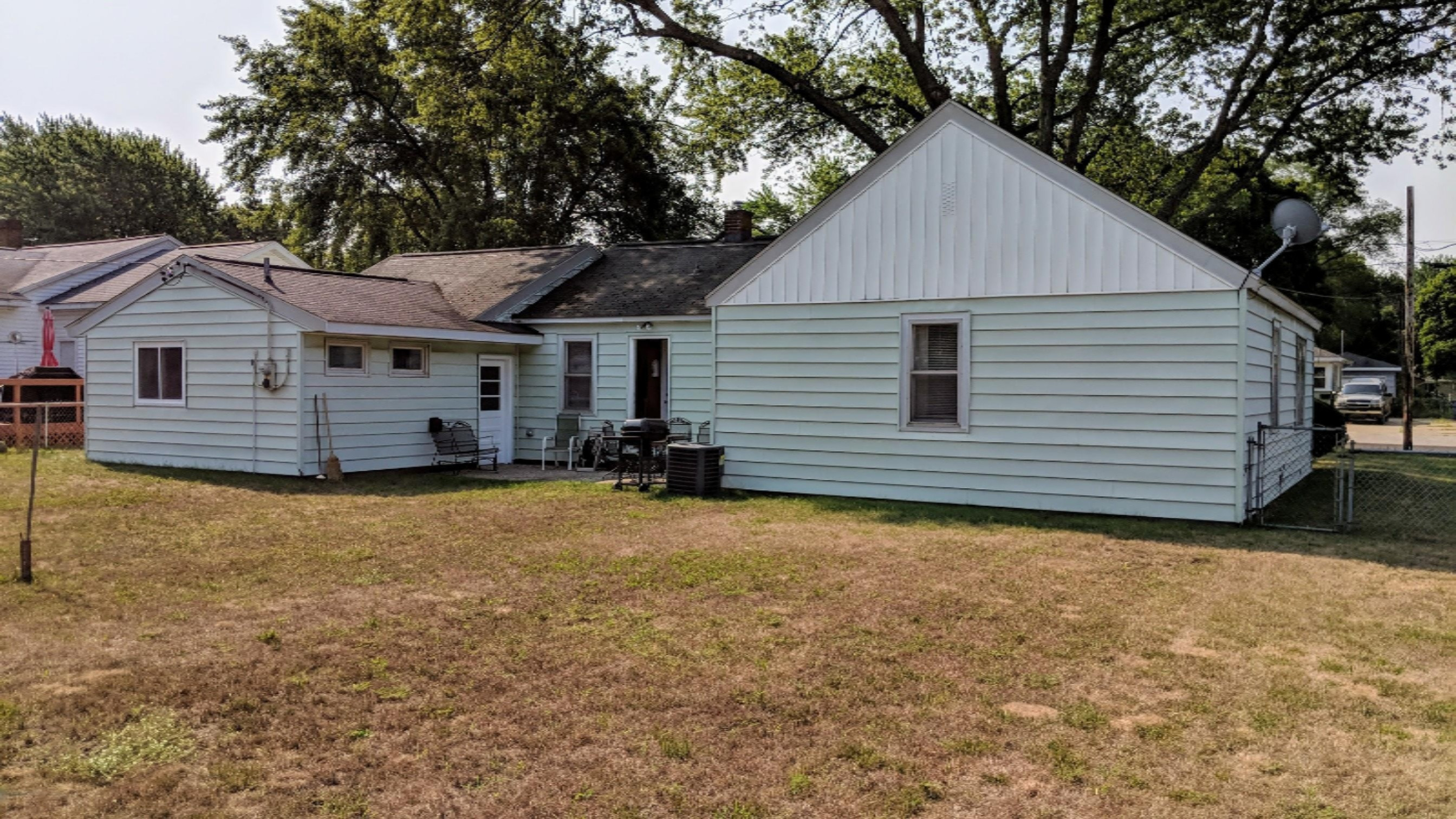 958 Post Road Muskegon, MI 49441 - Photo 3 of 24 IMG_20180813_103703