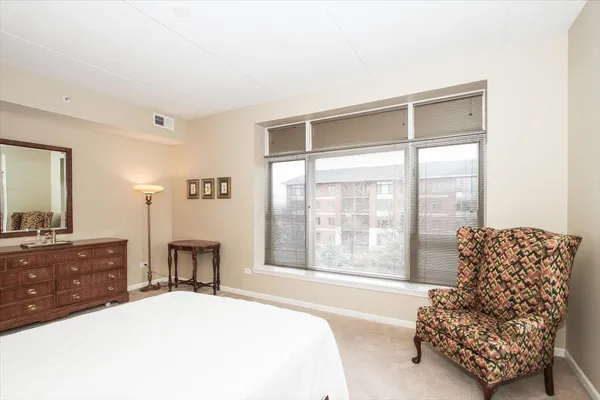 $380,000 | 855 East 22nd Street, Unit 304, Lombard, IL 60148