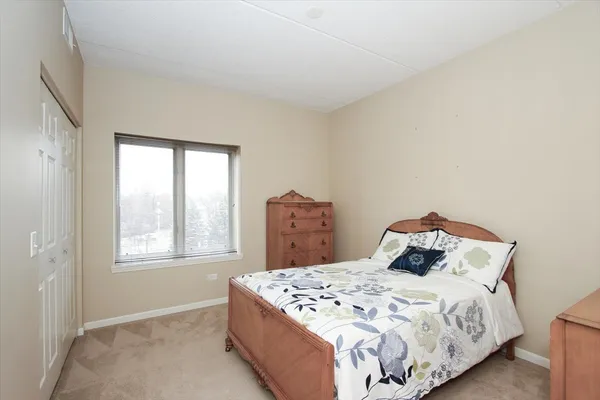 $380,000 | 855 East 22nd Street, Unit 304, Lombard, IL 60148