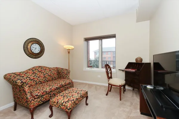 $380,000 | 855 East 22nd Street, Unit 304, Lombard, IL 60148