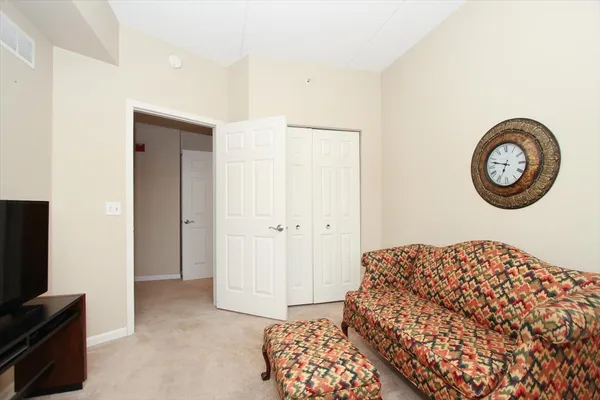 $380,000 | 855 East 22nd Street, Unit 304, Lombard, IL 60148