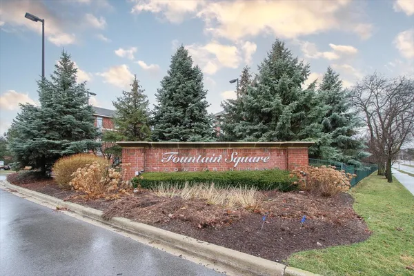 $380,000 | 855 East 22nd Street, Unit 304, Lombard, IL 60148