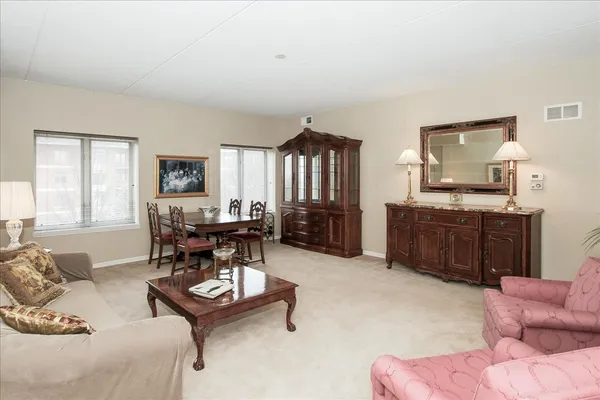 $380,000 | 855 East 22nd Street, Unit 304, Lombard, IL 60148
