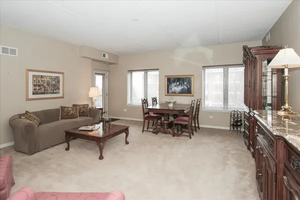 $380,000 | 855 East 22nd Street, Unit 304, Lombard, IL 60148