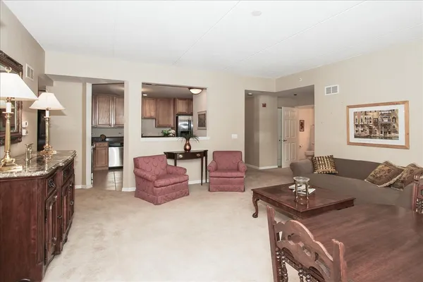 $380,000 | 855 East 22nd Street, Unit 304, Lombard, IL 60148