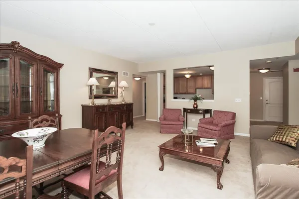 $380,000 | 855 East 22nd Street, Unit 304, Lombard, IL 60148
