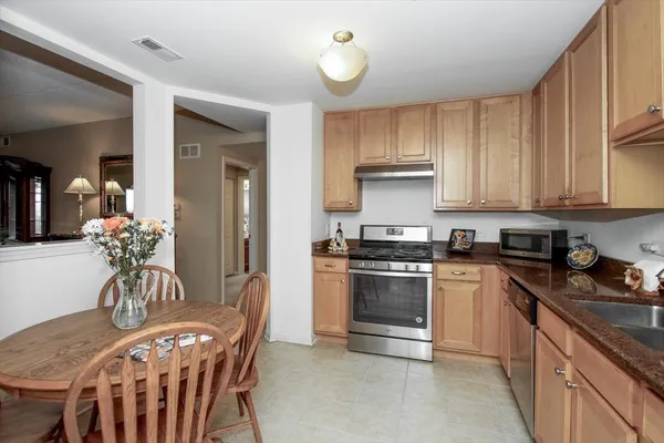 $380,000 | 855 East 22nd Street, Unit 304, Lombard, IL 60148