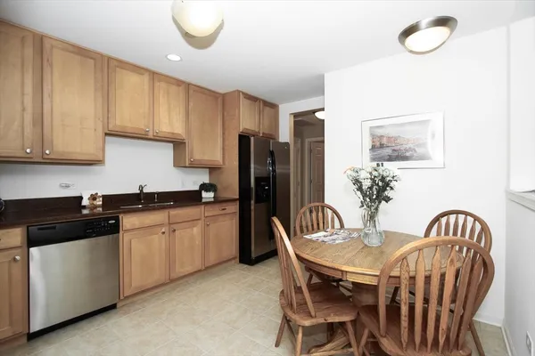 $380,000 | 855 East 22nd Street, Unit 304, Lombard, IL 60148