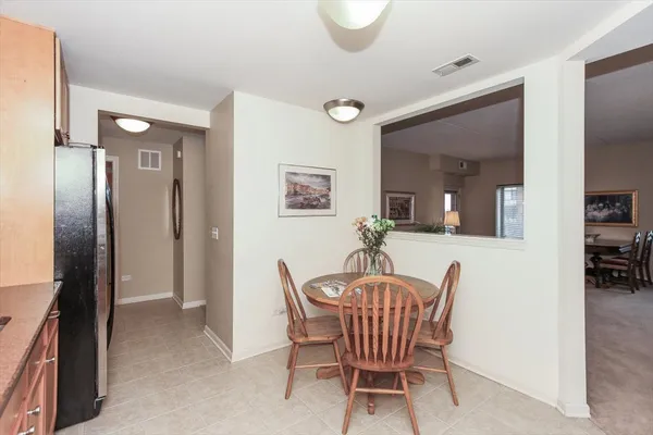 $380,000 | 855 East 22nd Street, Unit 304, Lombard, IL 60148