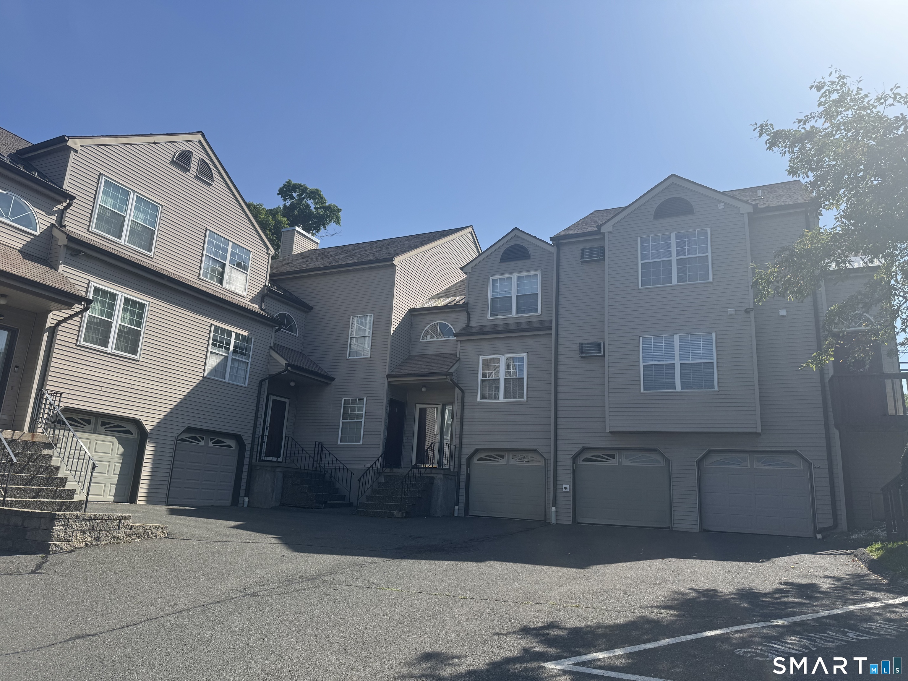 782 Oronoke Road, Unit 32 Waterbury, CT 06708 - Photo 2 of 18