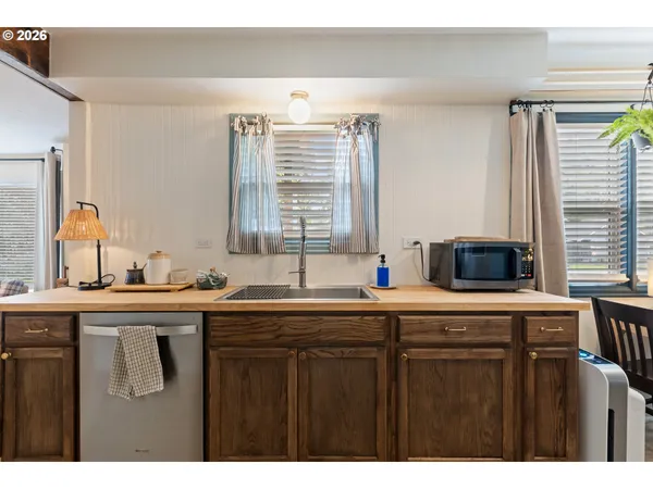 $339,000 | 824 West Nebo Street, Roseburg, OR 97471