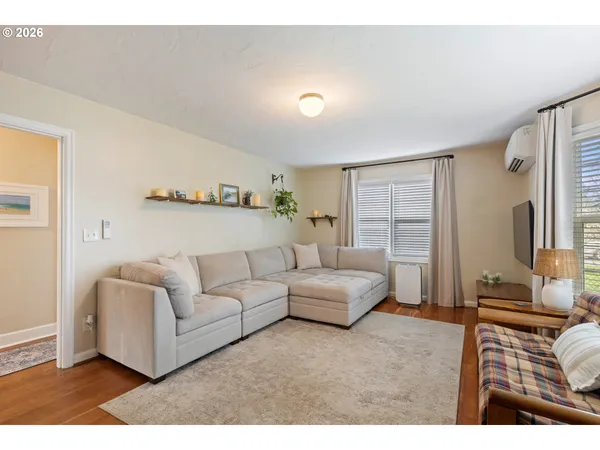 $339,000 | 824 West Nebo Street, Roseburg, OR 97471