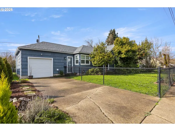 $339,000 | 824 West Nebo Street, Roseburg, OR 97471