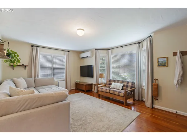 $339,000 | 824 West Nebo Street, Roseburg, OR 97471