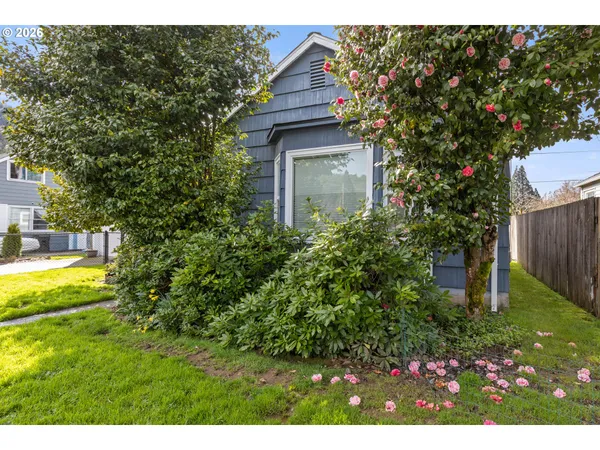 $339,000 | 824 West Nebo Street, Roseburg, OR 97471