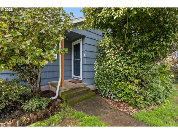 $339,000 | 824 West Nebo Street, Roseburg, OR 97471