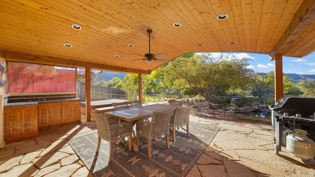 a view of a yard with lots of green space