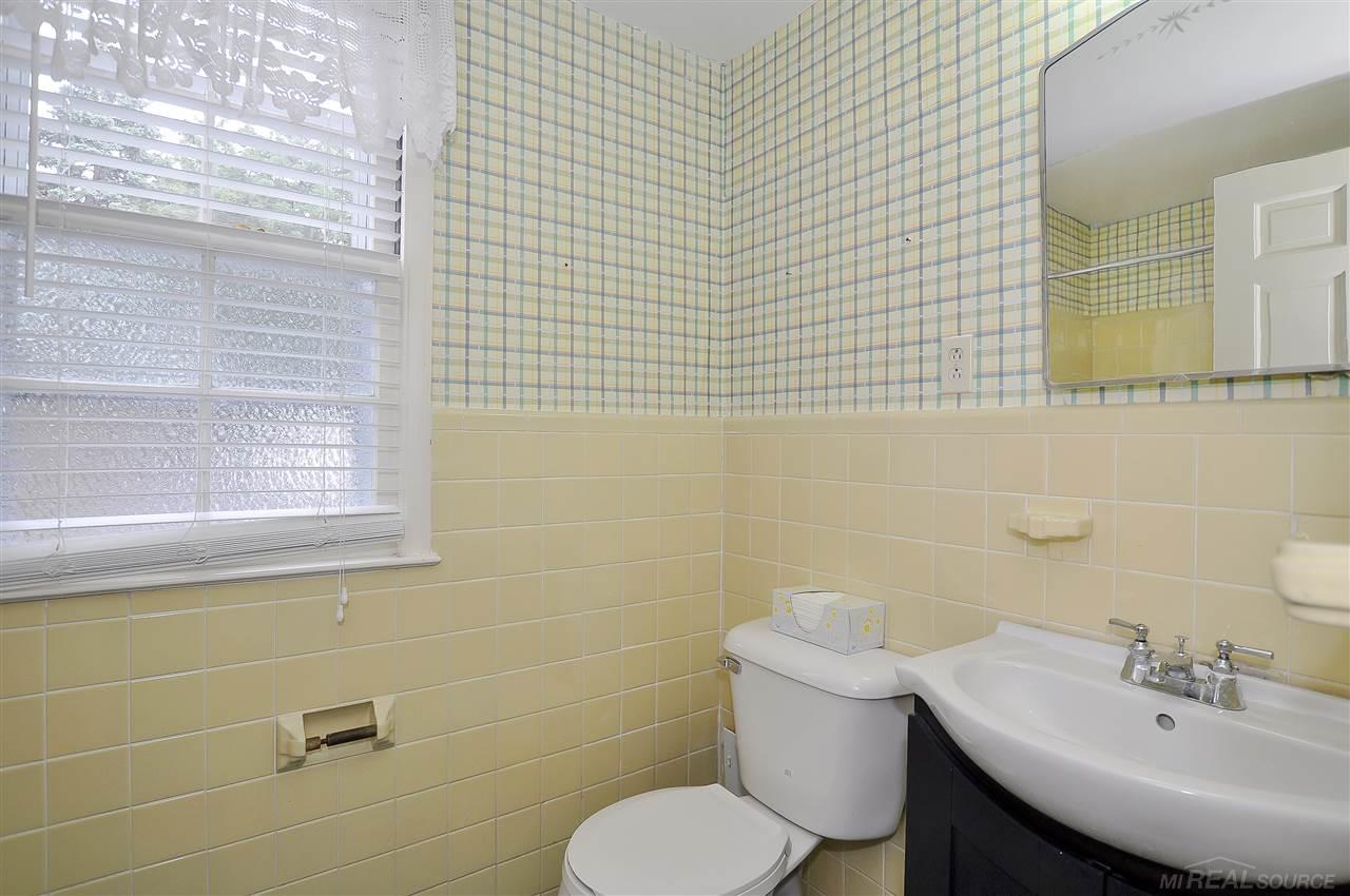 433 Roland Road Grosse Pointe, MI 48236 - Photo 23 of 38 31354659-22.JPG