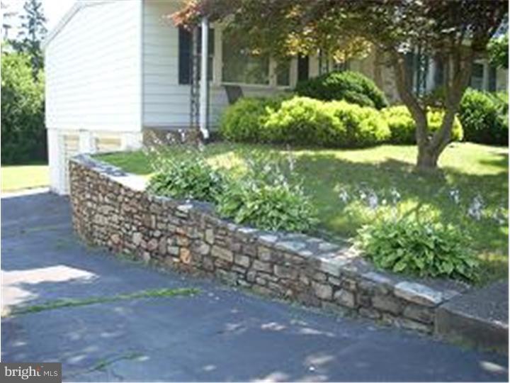 419 Beaver Road Southampton, PA 18966 - Photo 3 of 15 Gallery Image 3