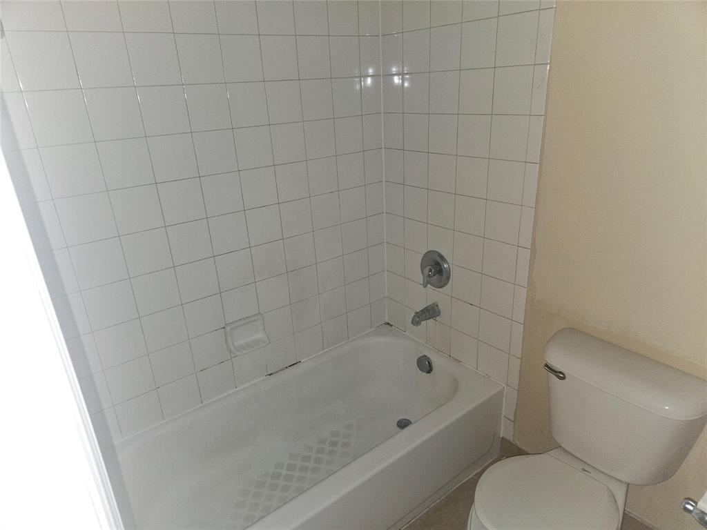 9082 Plymouth Place, Unit 9082 Tamarac, FL 33321 - Photo 34 of 47 a bathroom with a bathtub and a toilet