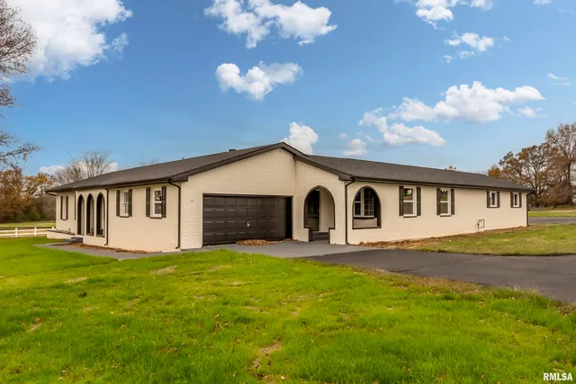 $225,000 | 7837 Highway 37, Benton, IL 62812