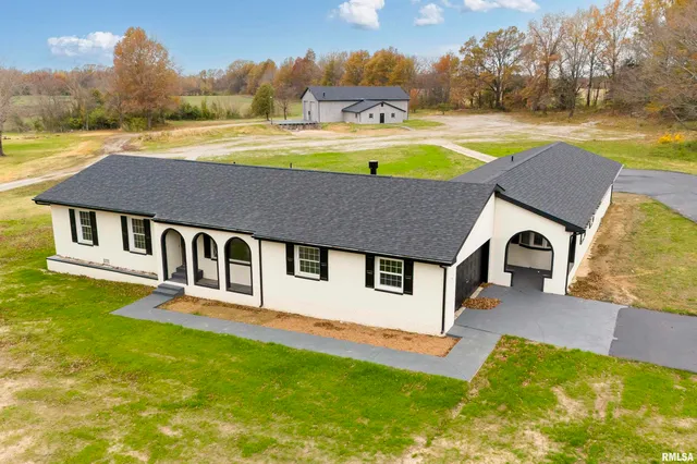 $225,000 | 7837 Highway 37, Benton, IL 62812