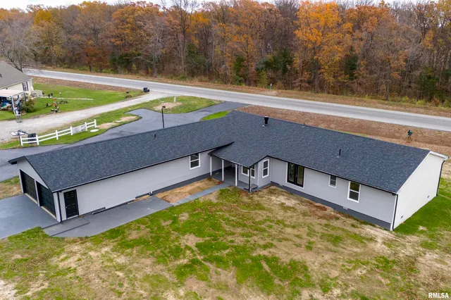 $225,000 | 7837 Highway 37, Benton, IL 62812