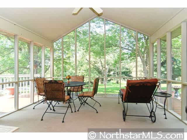 8624 Lakeview Road Bloomington, MN 55438 - Photo 8 of 10
