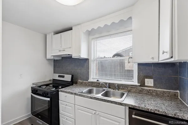 $3,100 | 3228 West Virginia Avenue, Denver, CO 80219