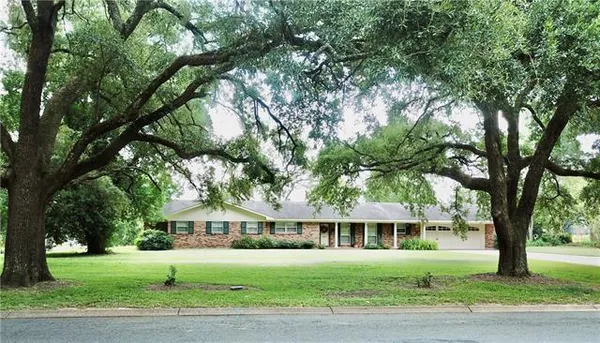 $399,000 | 713 Parkway Drive, Natchitoches, LA 71457