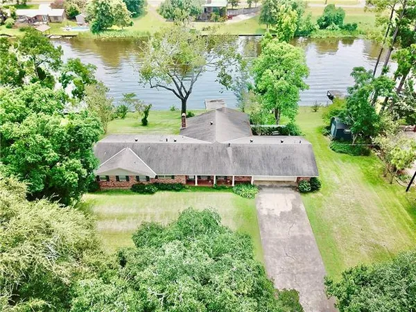 $399,000 | 713 Parkway Drive, Natchitoches, LA 71457
