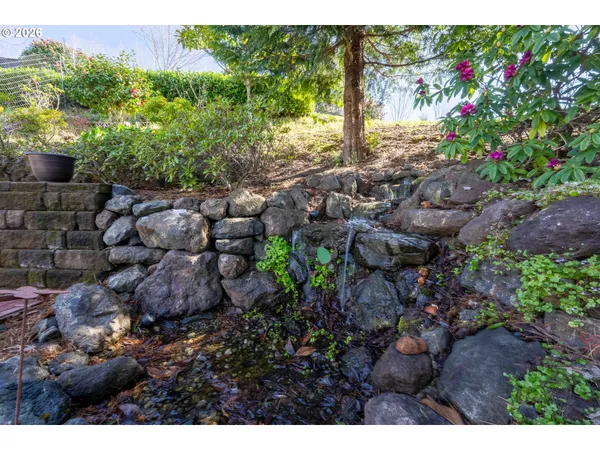 a view of an outdoor space