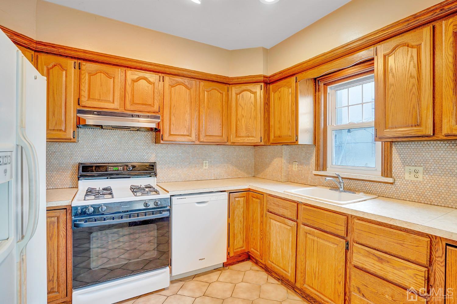 296 Argyle Place Kearny, NJ 07032 - Photo 11 of 38 a kitchen with a sink stove and cabinets