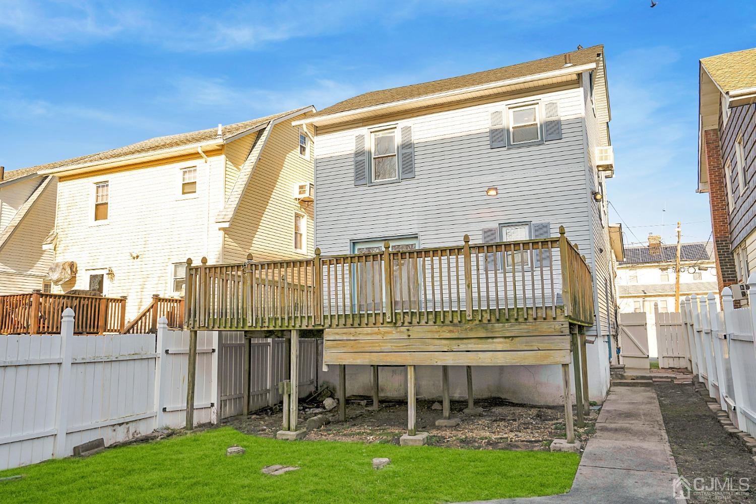 296 Argyle Place Kearny, NJ 07032 - Photo 36 of 38 a view of a chair and table in the back yard