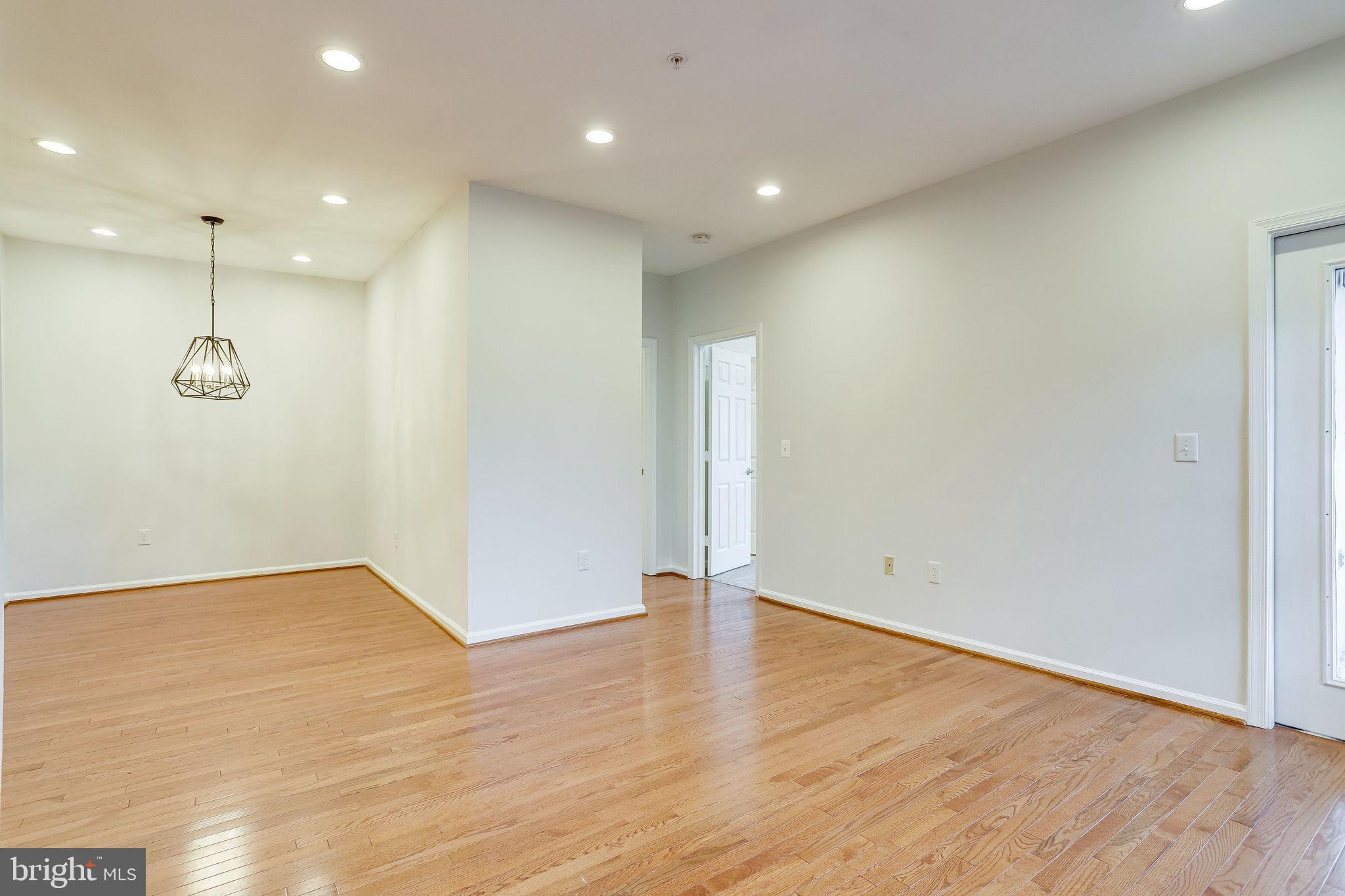 12009 Taliesin Place, Unit 26 Reston, VA 20190 - Photo 7 of 20 Dining/Living