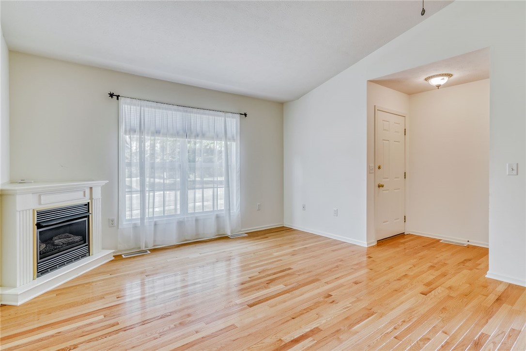 200 Rayfield Circle Webster, NY 14580 - Photo 12 of 41 LIVING ROOM
