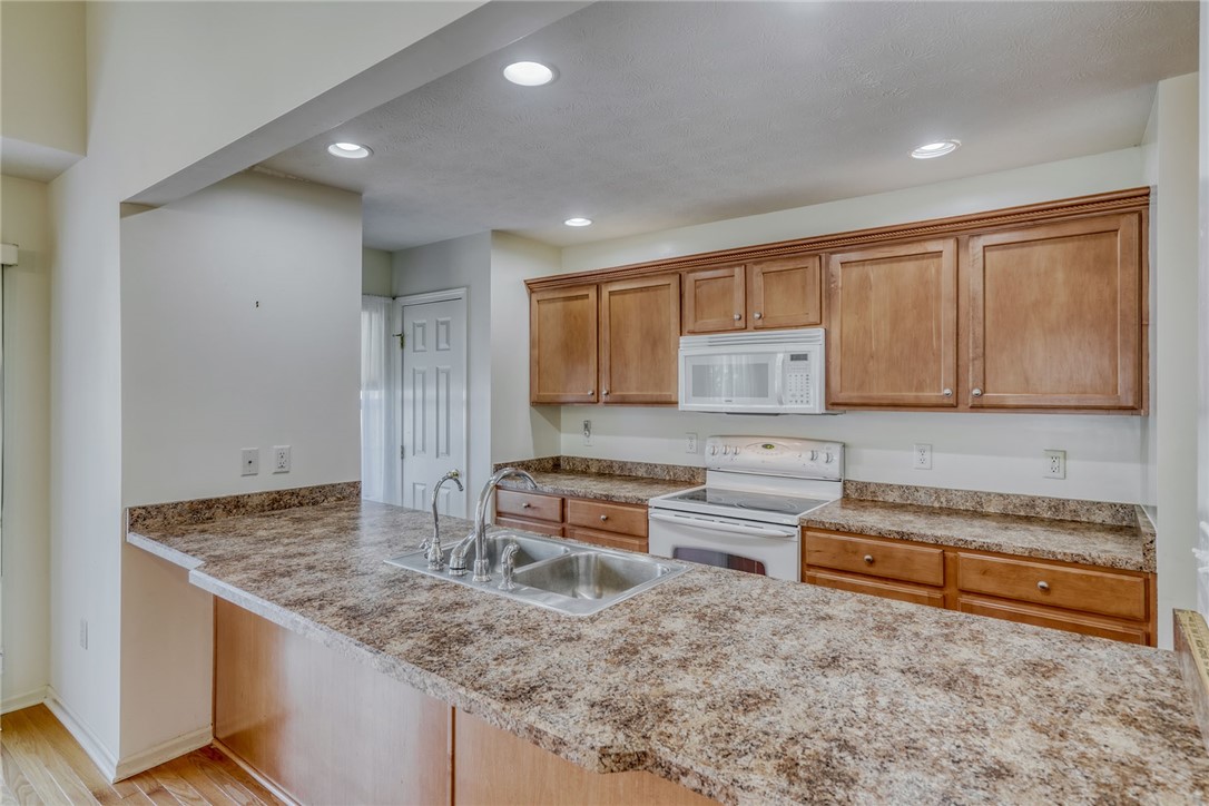 200 Rayfield Circle Webster, NY 14580 - Photo 20 of 41 BREAKFAST BAR