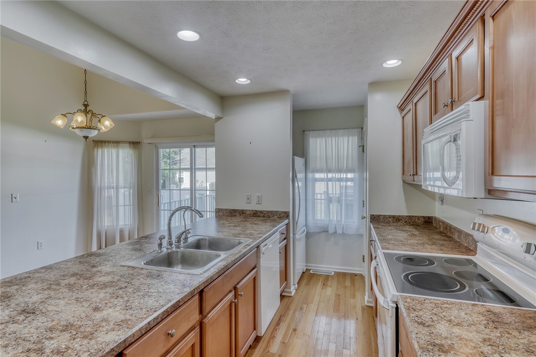 200 Rayfield Circle Webster, NY 14580 - Photo 22 of 41 KITCHEN