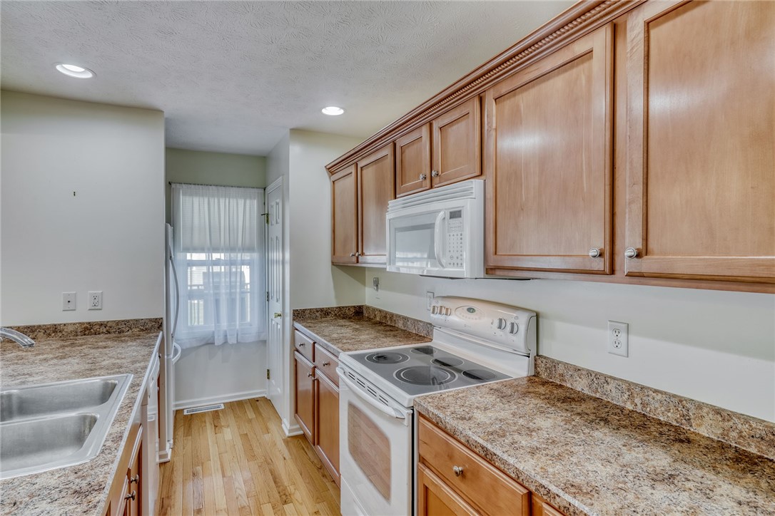 200 Rayfield Circle Webster, NY 14580 - Photo 23 of 41 KITCHEN