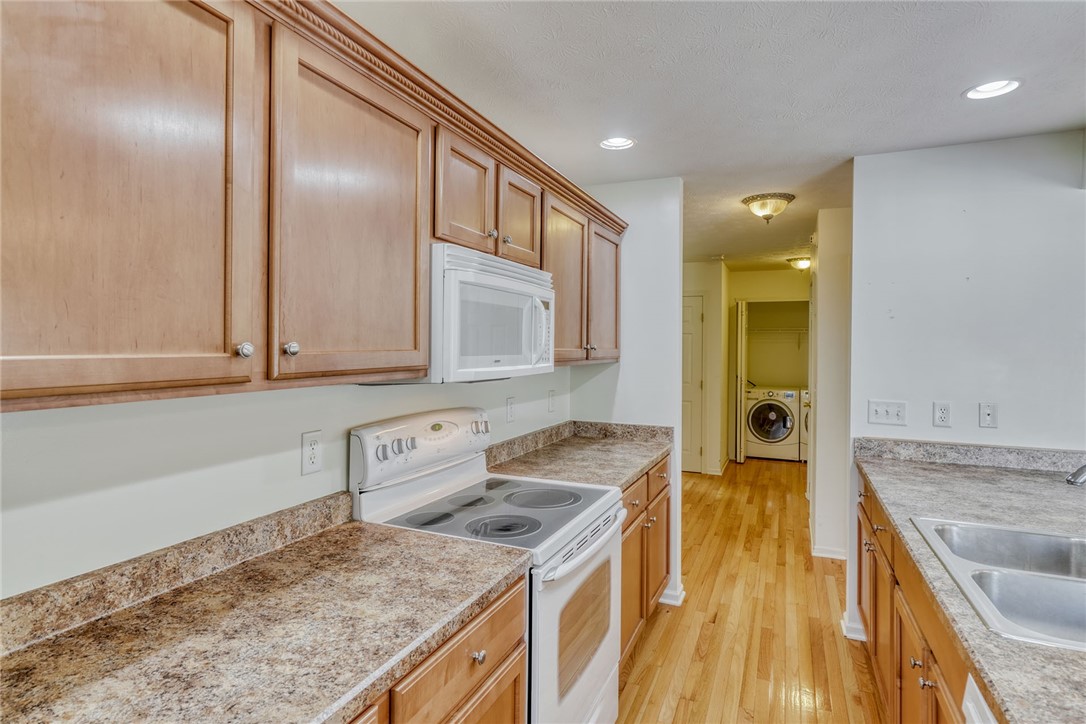 200 Rayfield Circle Webster, NY 14580 - Photo 25 of 41 KITCHEN